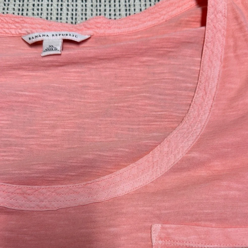 2 Banana Republic Lightweight Cotton Tees - Picture 7 of 7